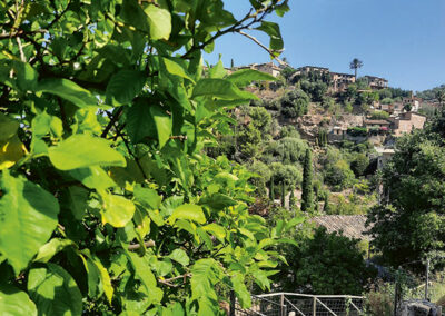 Deià from the side